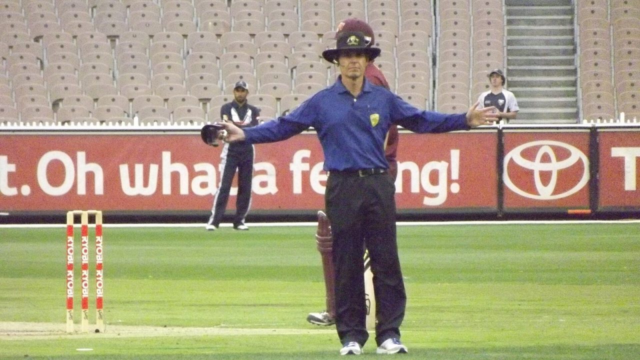 Umpire Simon Fry signals a wide during the 2012-13 Ryobi One Day Cup final at the MCG